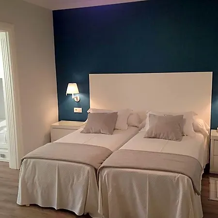 Hotel Rocas Playa 4*